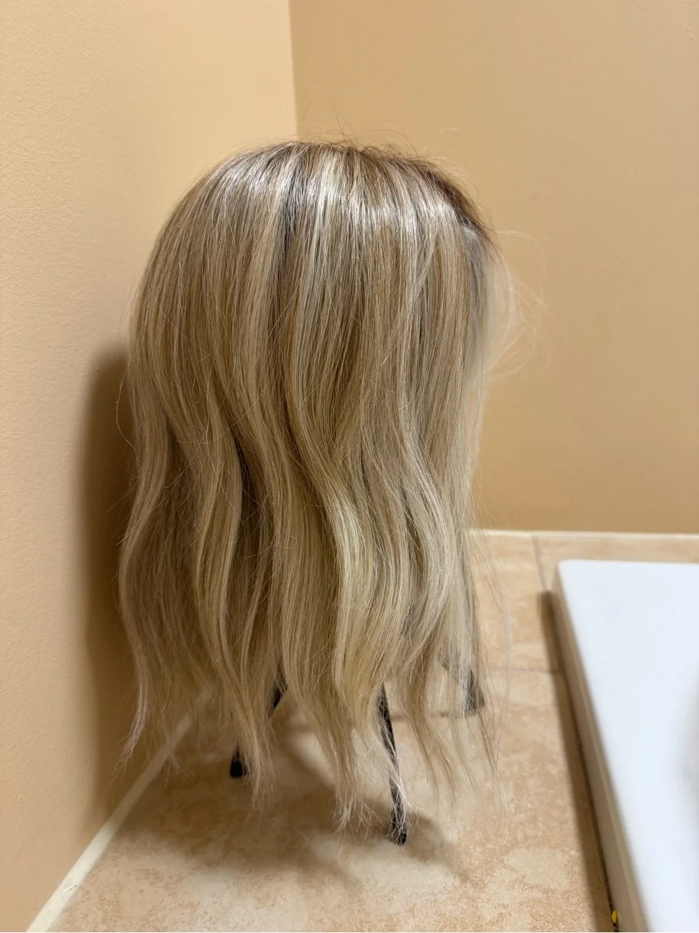 Blonde Women’s Synthetic Wig - Natural Blonde Tone